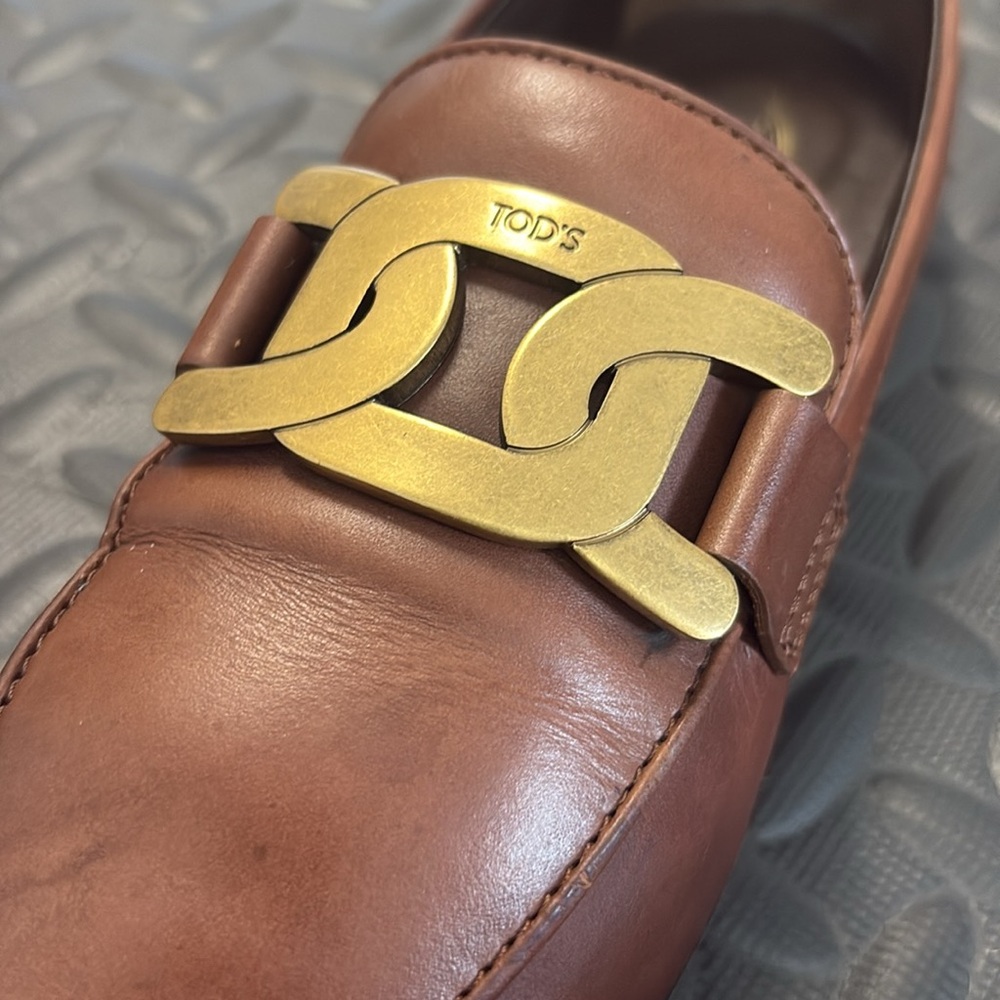 Tod's Women’s Leather Loafers with Gold Chain size 36.5 - Picture 9 of 11